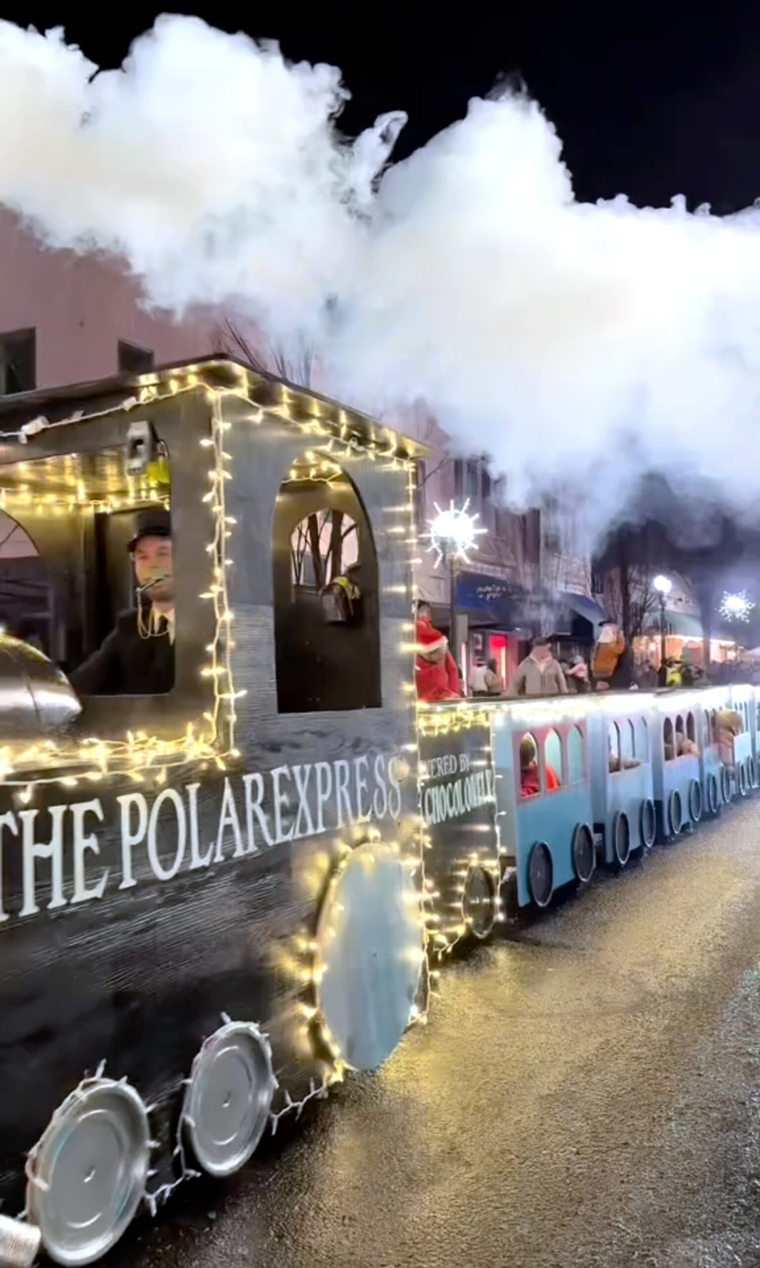 Dad Goes Viral After Building DIY Polar Express Train For Daughter ABC News